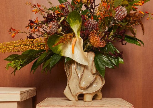 Medium creme Tulip vase